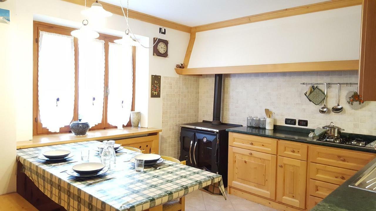 Casa Rossi Apartment Le Grazie  Екстериор снимка